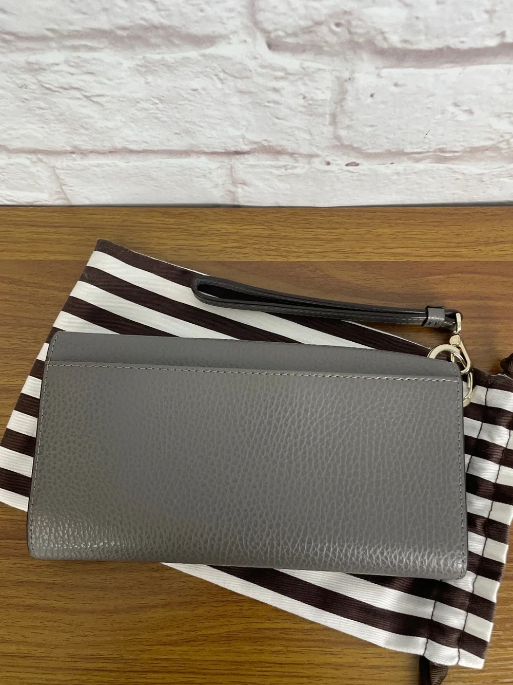 Henri Bendel Uptown Organizer Gray Leather Wristlet Wallet Clutch